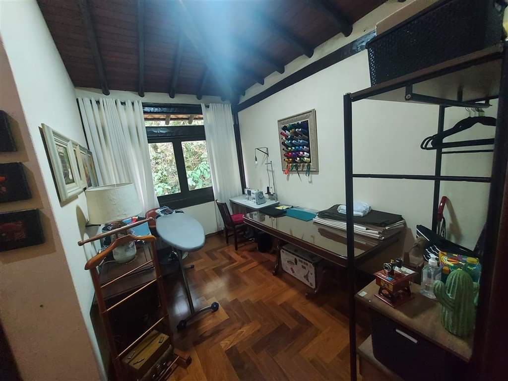 CASA EM CONDOMÍNIO