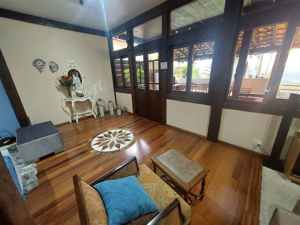 CASA EM CONDOMÍNIO