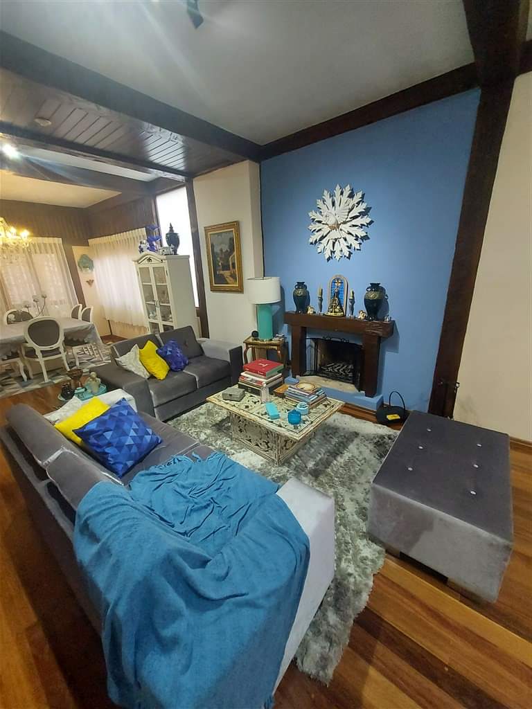 CASA EM CONDOMÍNIO
