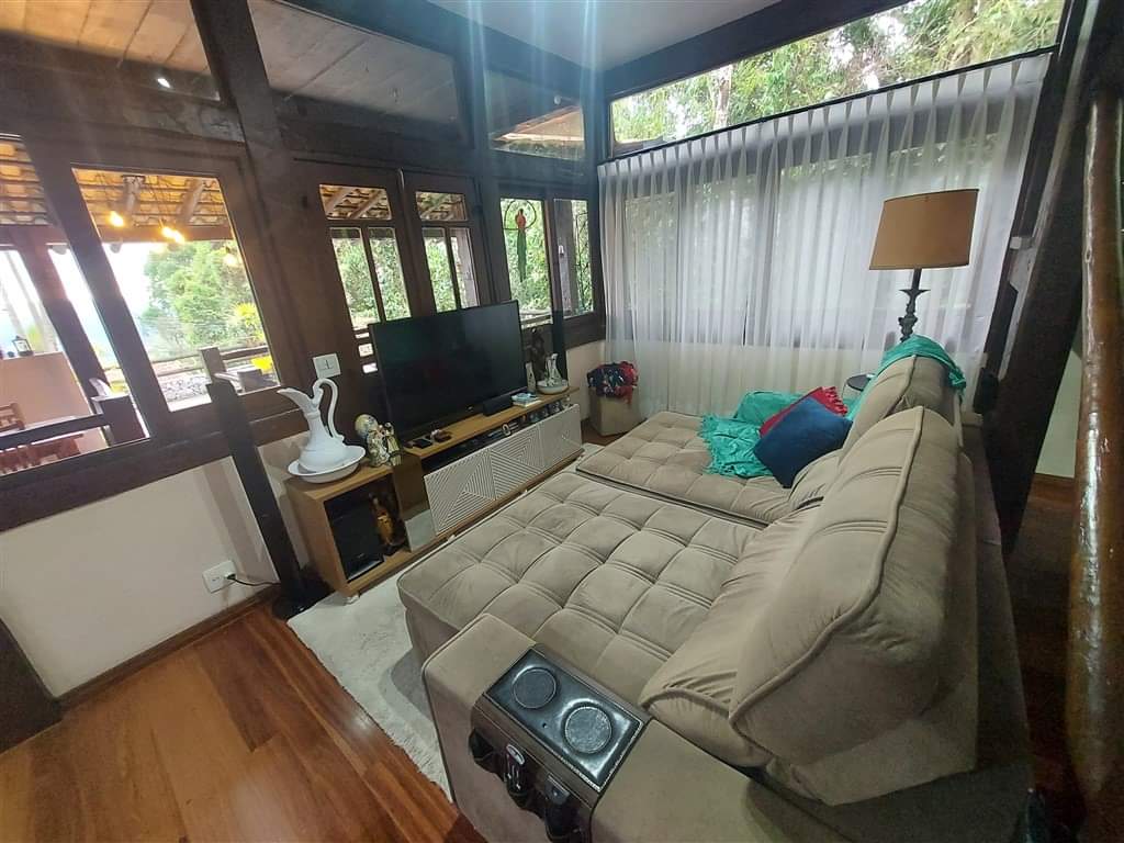 CASA EM CONDOMÍNIO