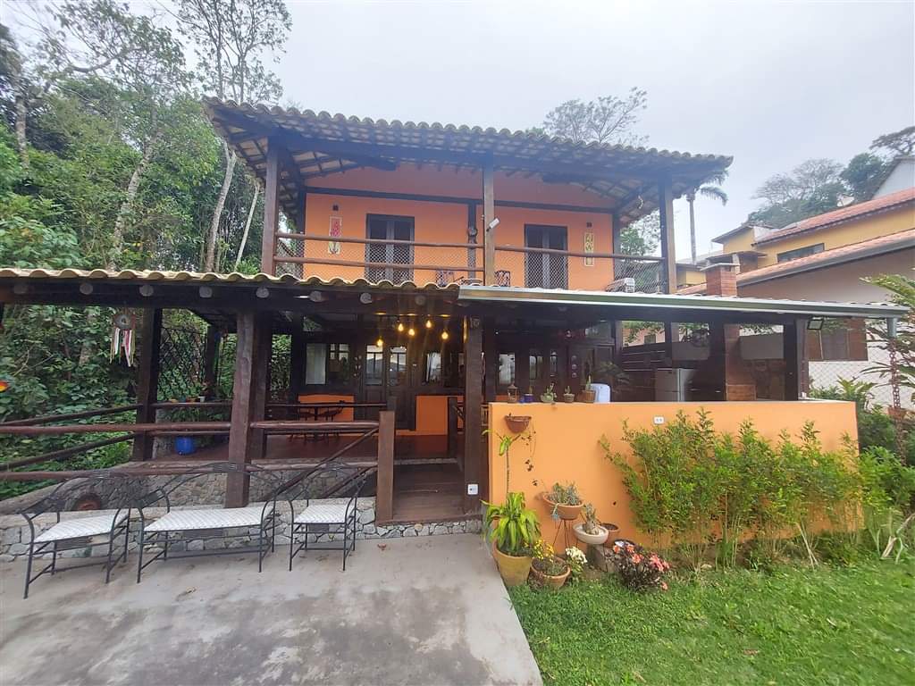 CASA EM CONDOMÍNIO