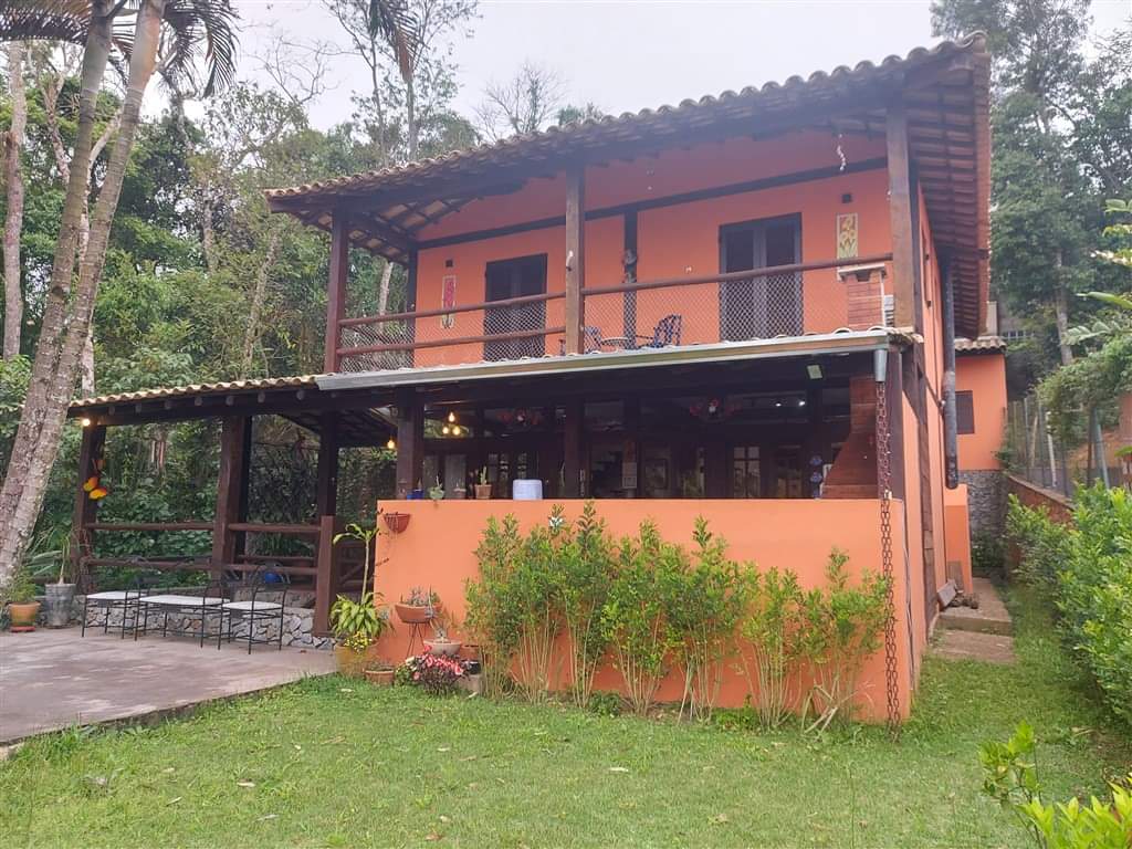 CASA EM CONDOMÍNIO