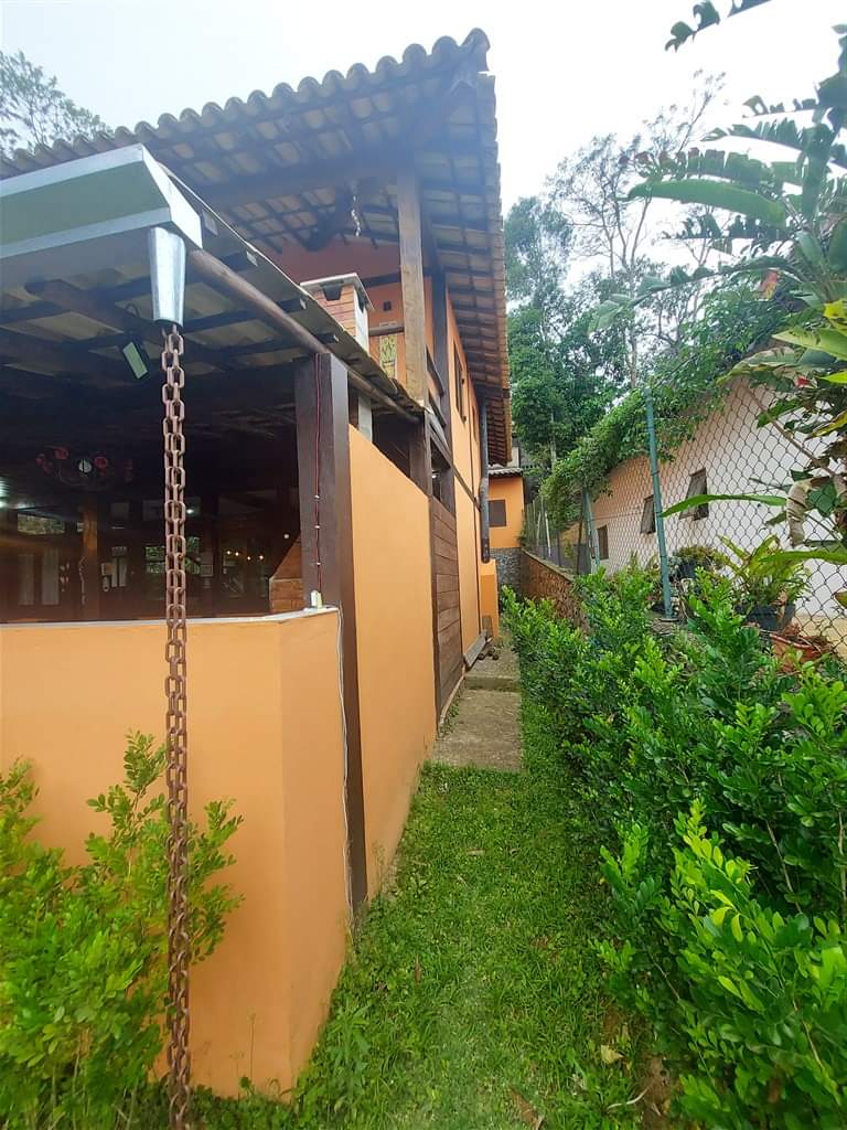 CASA EM CONDOMÍNIO
