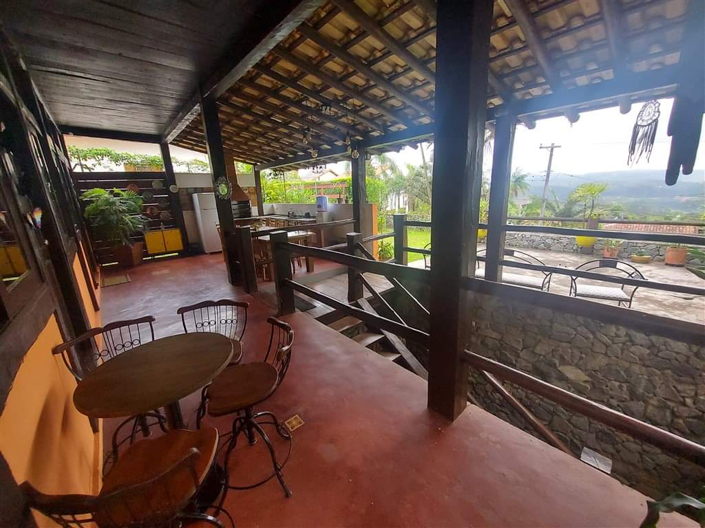 CASA EM CONDOMÍNIO