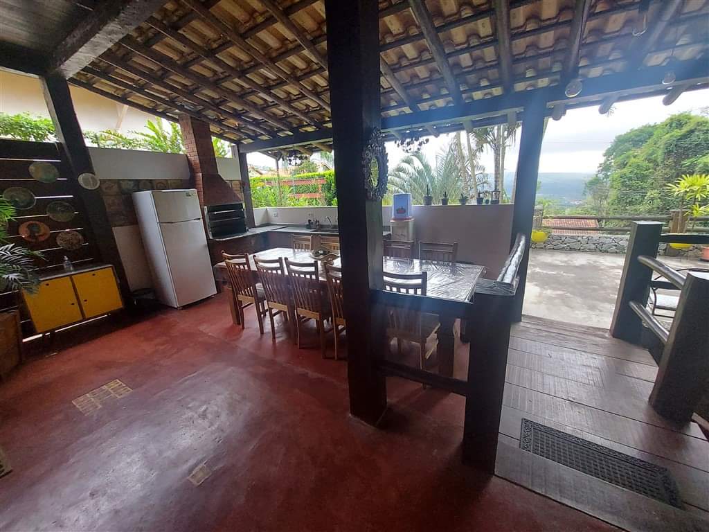 CASA EM CONDOMÍNIO