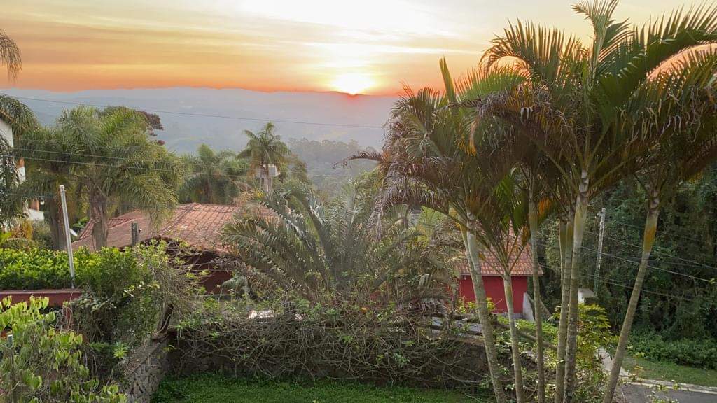 CASA EM CONDOMÍNIO