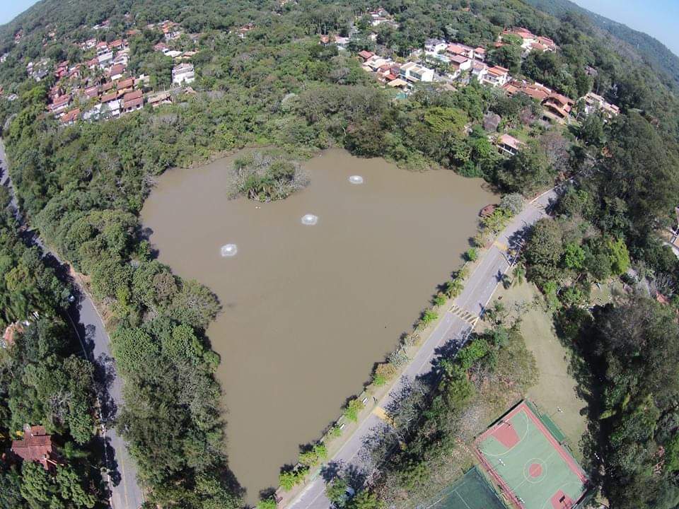 CASA EM CONDOMÍNIO