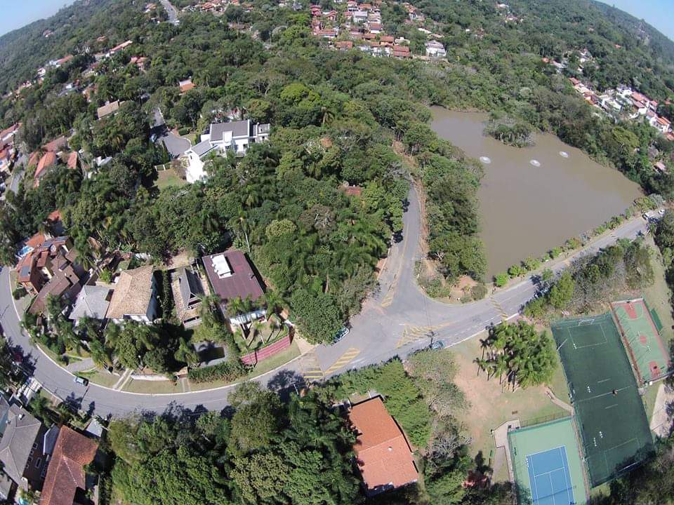 CASA EM CONDOMÍNIO