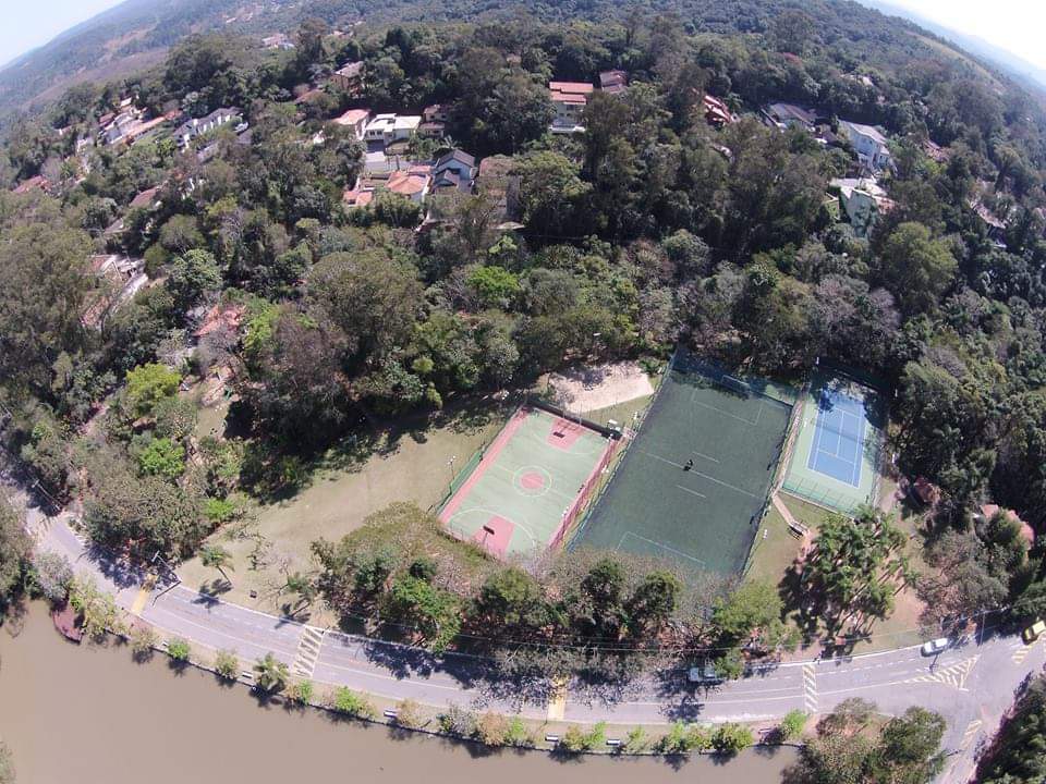 CASA EM CONDOMÍNIO