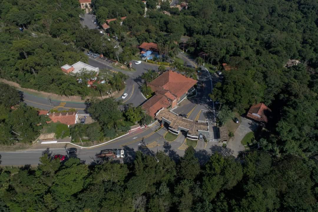 CASA EM CONDOMÍNIO