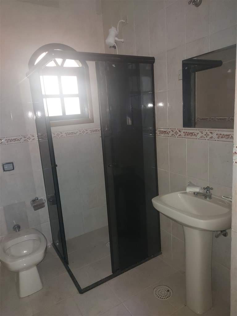 CASA EM CONDOMÍNIO
