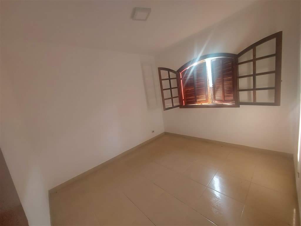 CASA EM CONDOMÍNIO