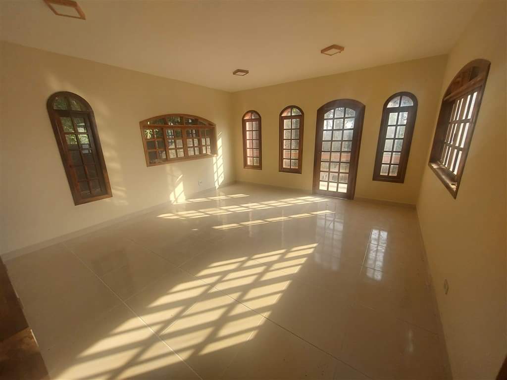 CASA EM CONDOMÍNIO