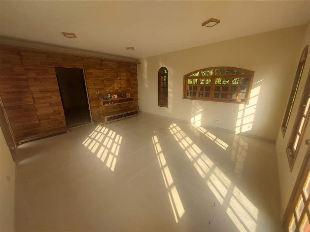 CASA EM CONDOMÍNIO