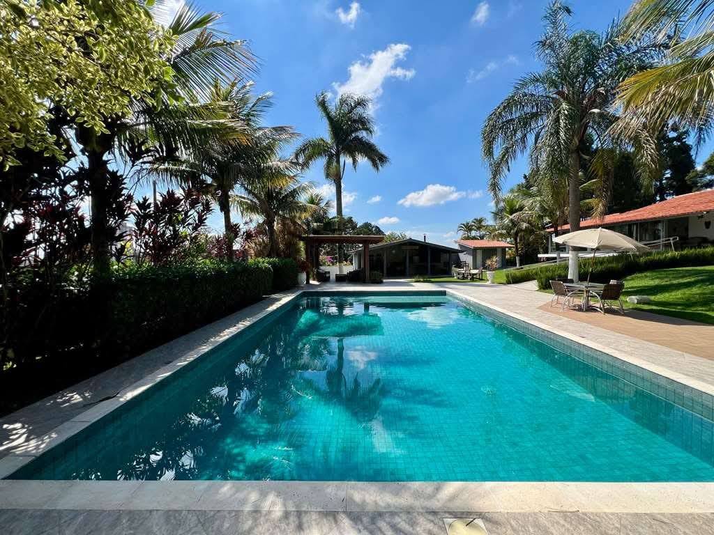Vende-se Casa no Cond. Chác. das Paineiras II - Completa e impecável, 6 dorms/3 suítes
