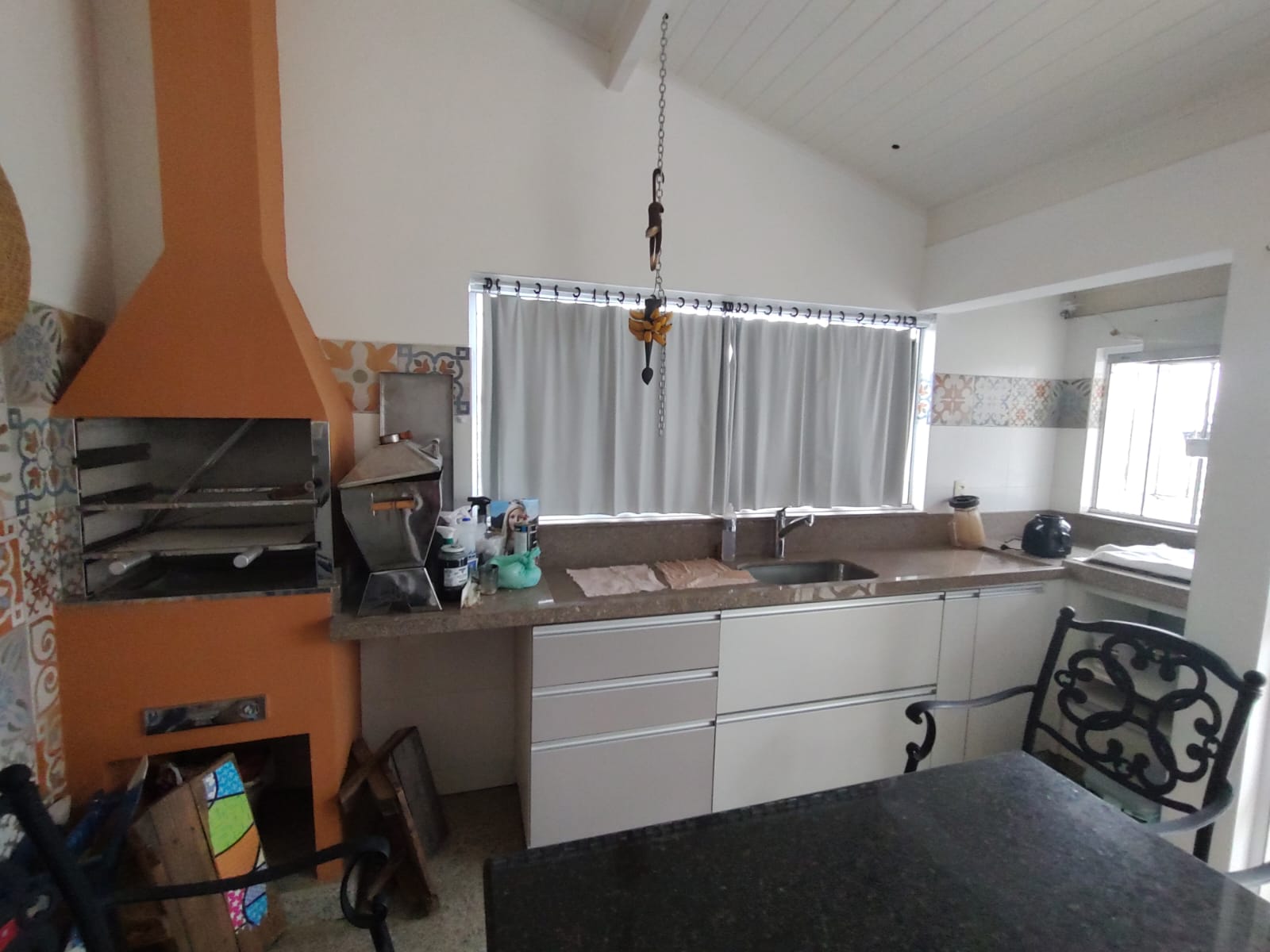 Excelente casa mobiliada á venda .