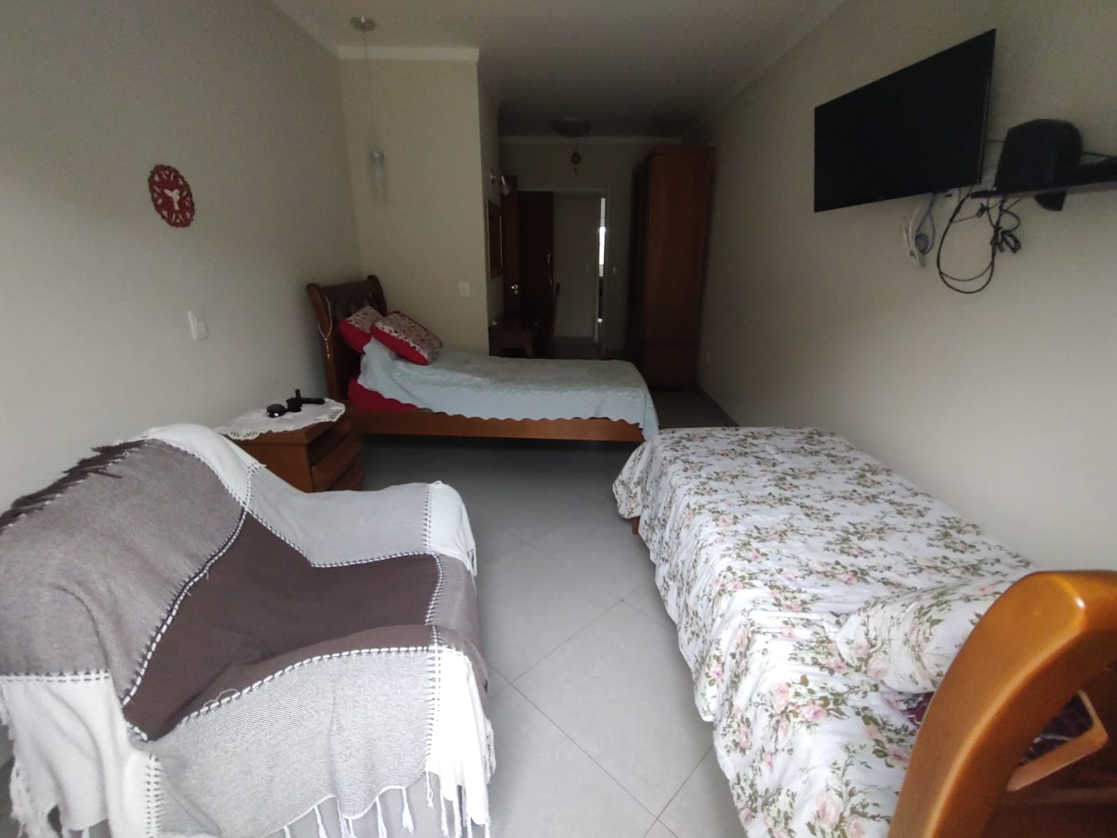 Excelente casa mobiliada á venda .