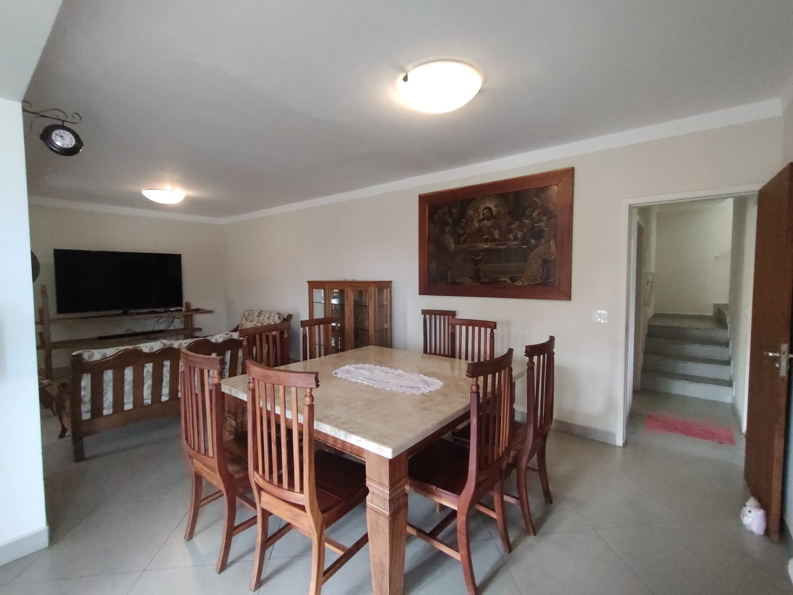 Excelente casa mobiliada á venda .