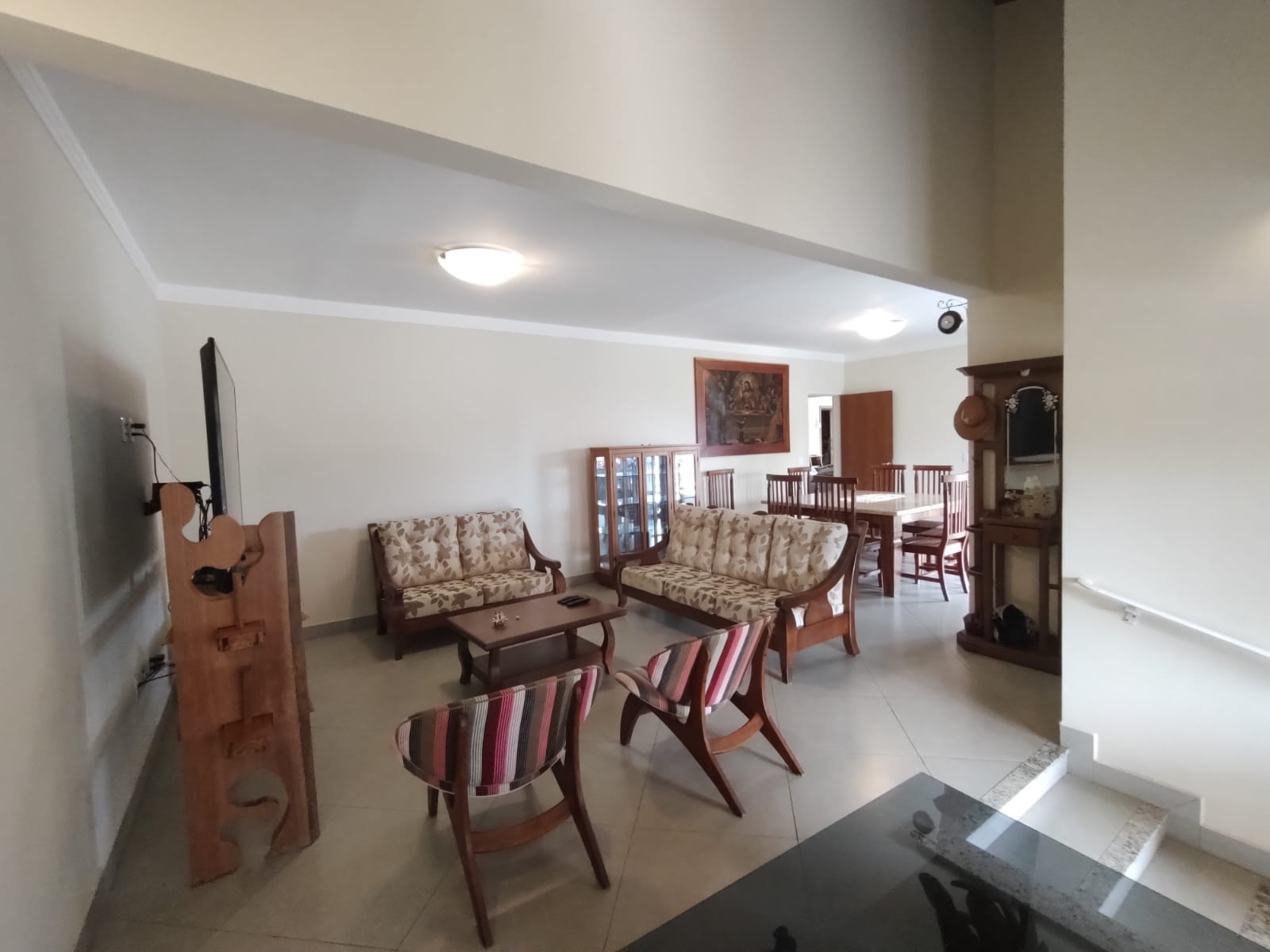 Excelente casa mobiliada á venda .