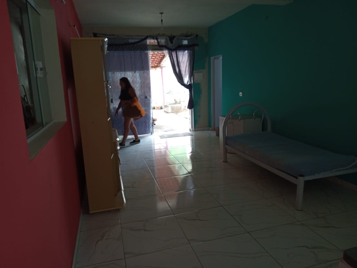 LOTE com 233 metros de área externa, e 130 metros de área construída 