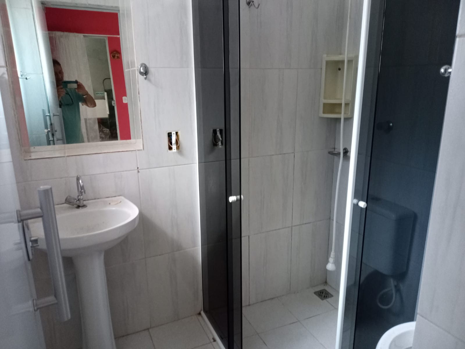 LOTE com 233 metros de área externa, e 130 metros de área construída 