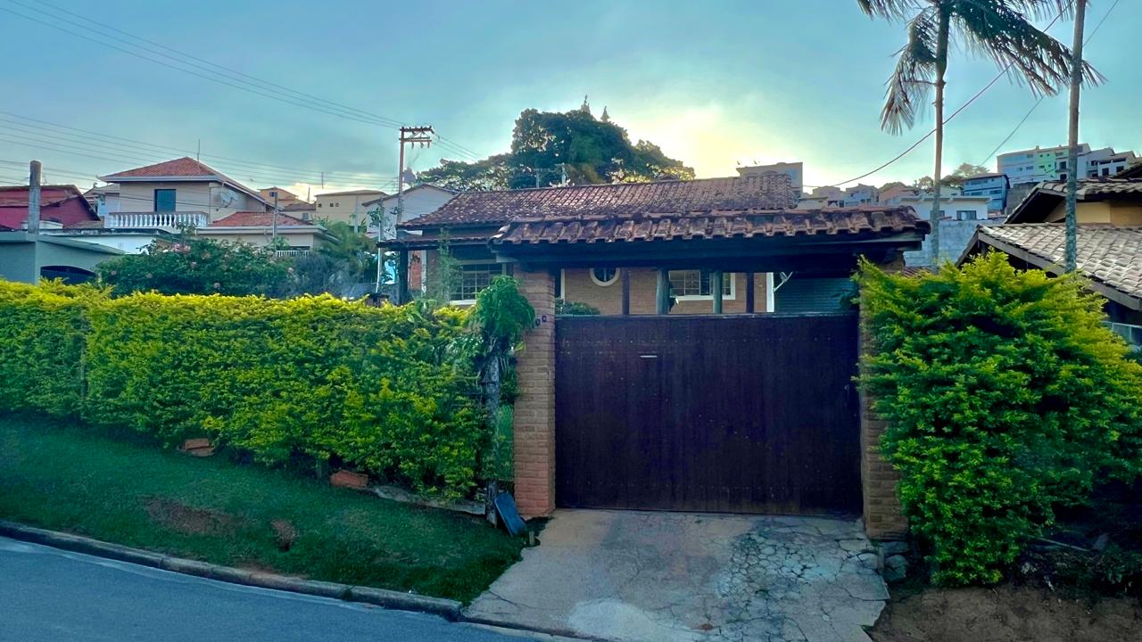 Vende-se linda casa