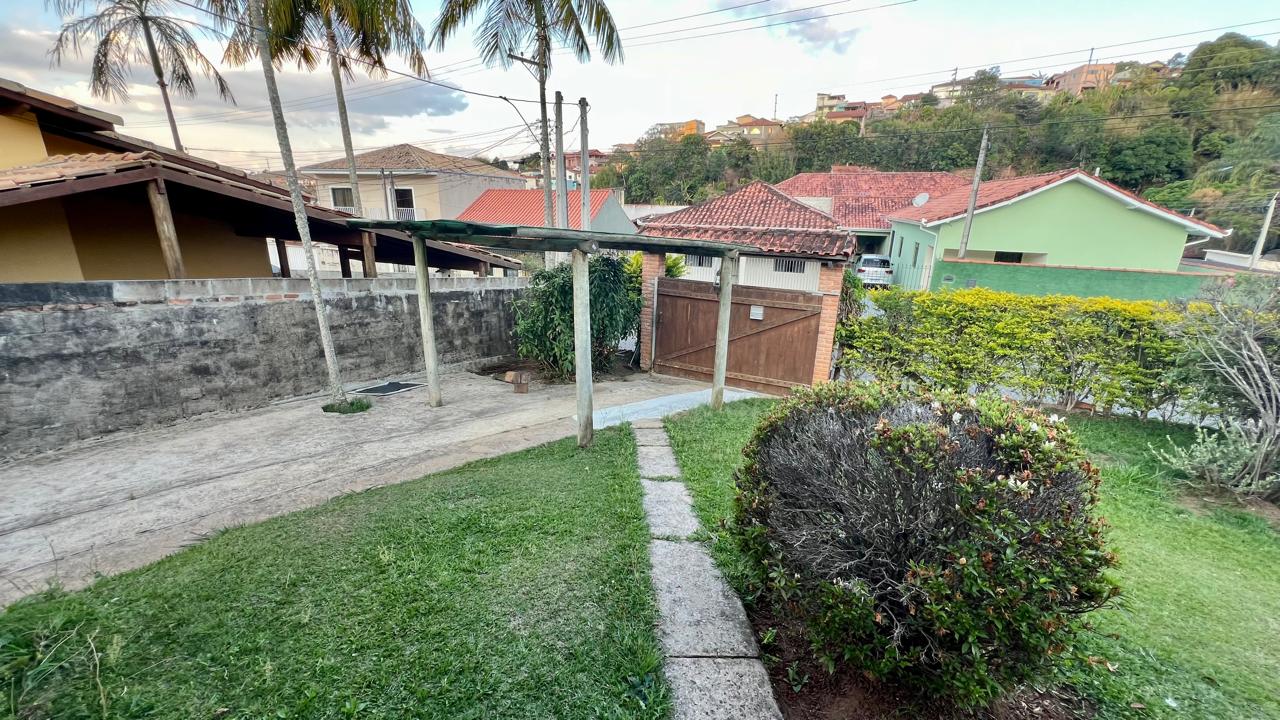 Vende-se linda casa