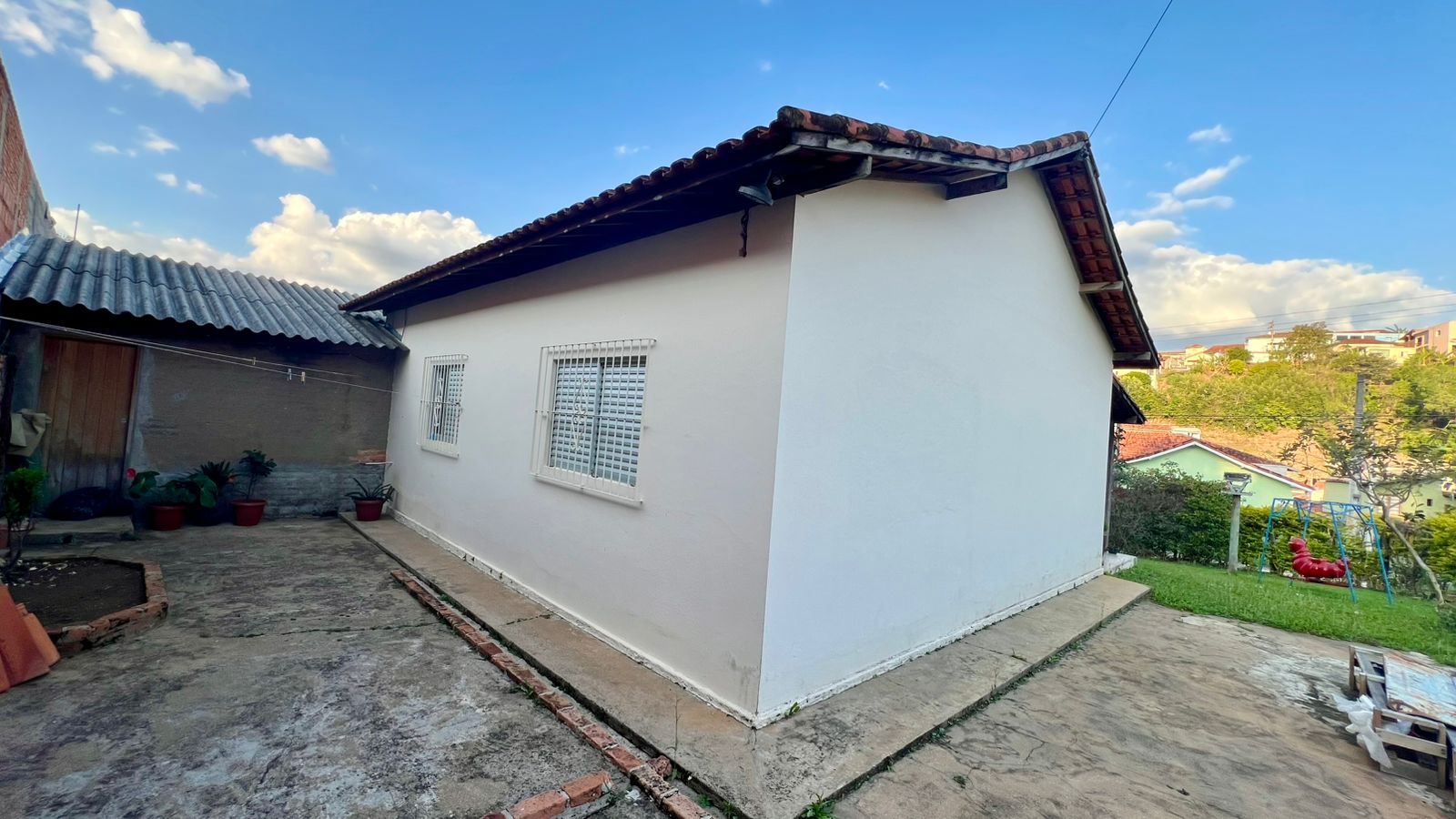 Vende-se linda casa