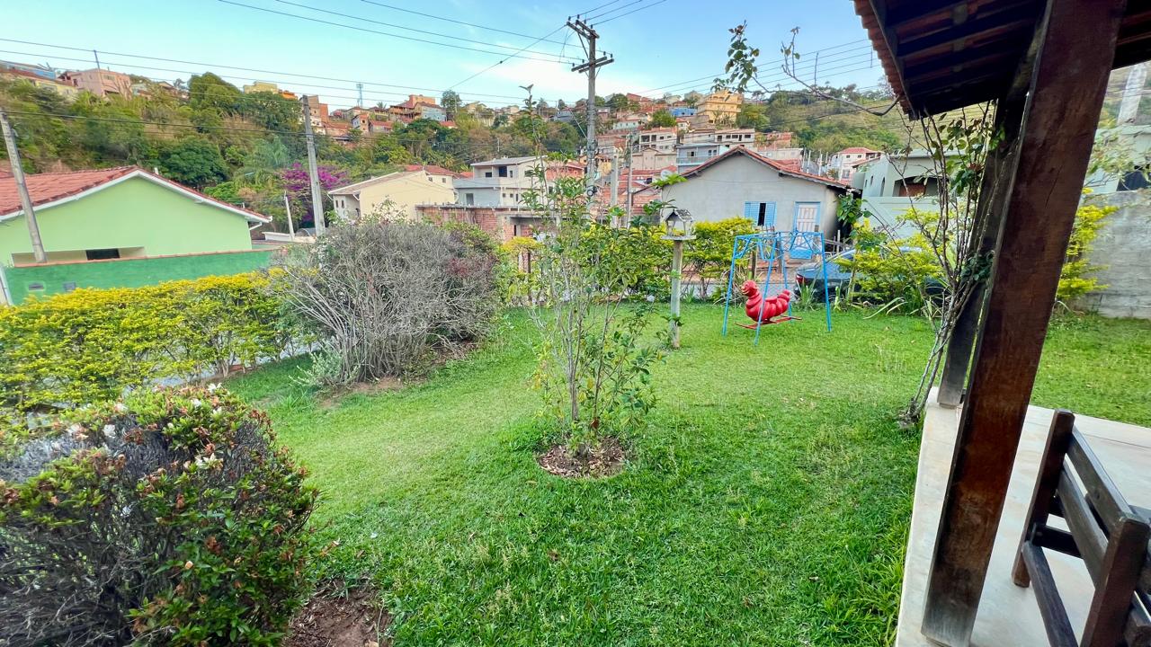 Vende-se linda casa