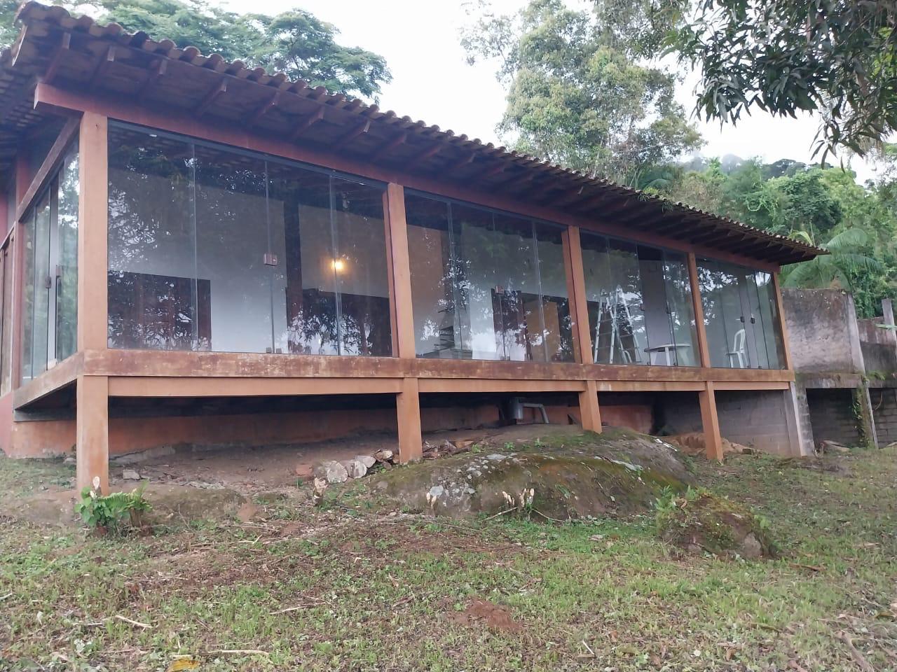 Vende-se casa com ótima vista em Paraty