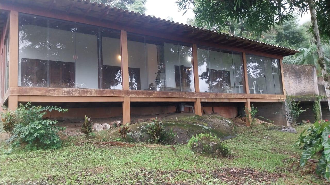 Vende-se casa com ótima vista em Paraty
