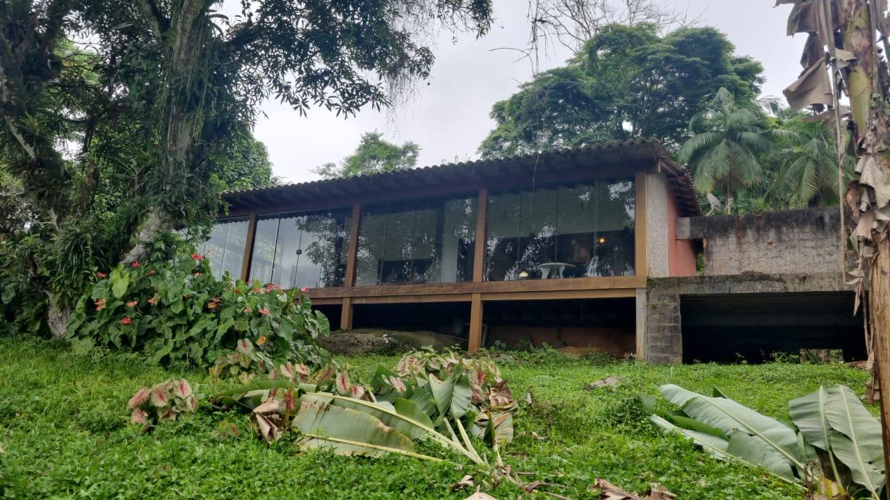Vende-se casa com ótima vista em Paraty
