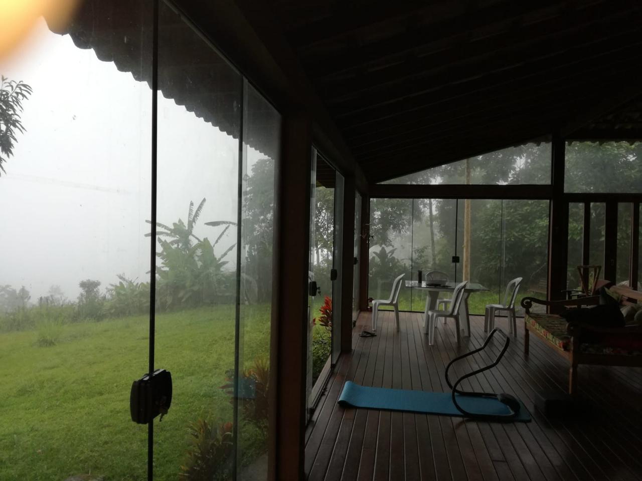 Vende-se casa com ótima vista em Paraty