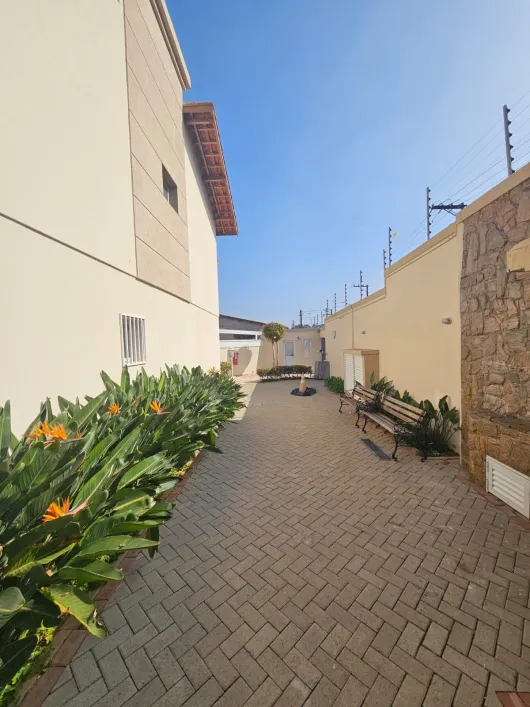 VENDO LINDO CASA EM CONDOMINIO FECHADO NO BAIRRO CAMPO GRANDE! (ZONA SUL)