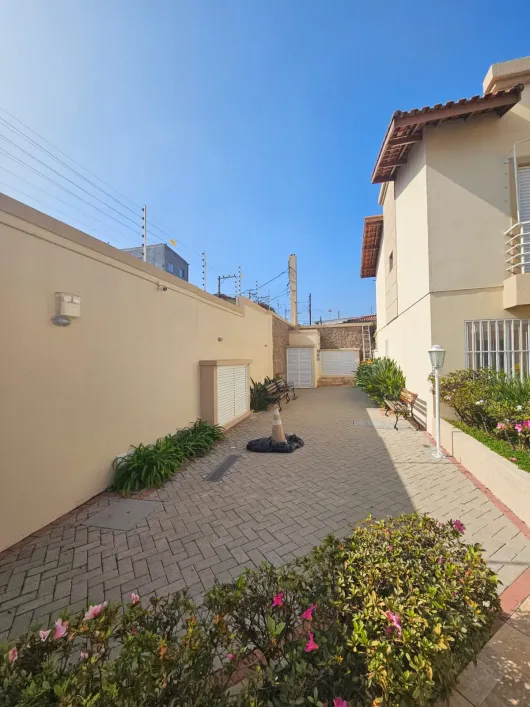 VENDO LINDO CASA EM CONDOMINIO FECHADO NO BAIRRO CAMPO GRANDE! (ZONA SUL)