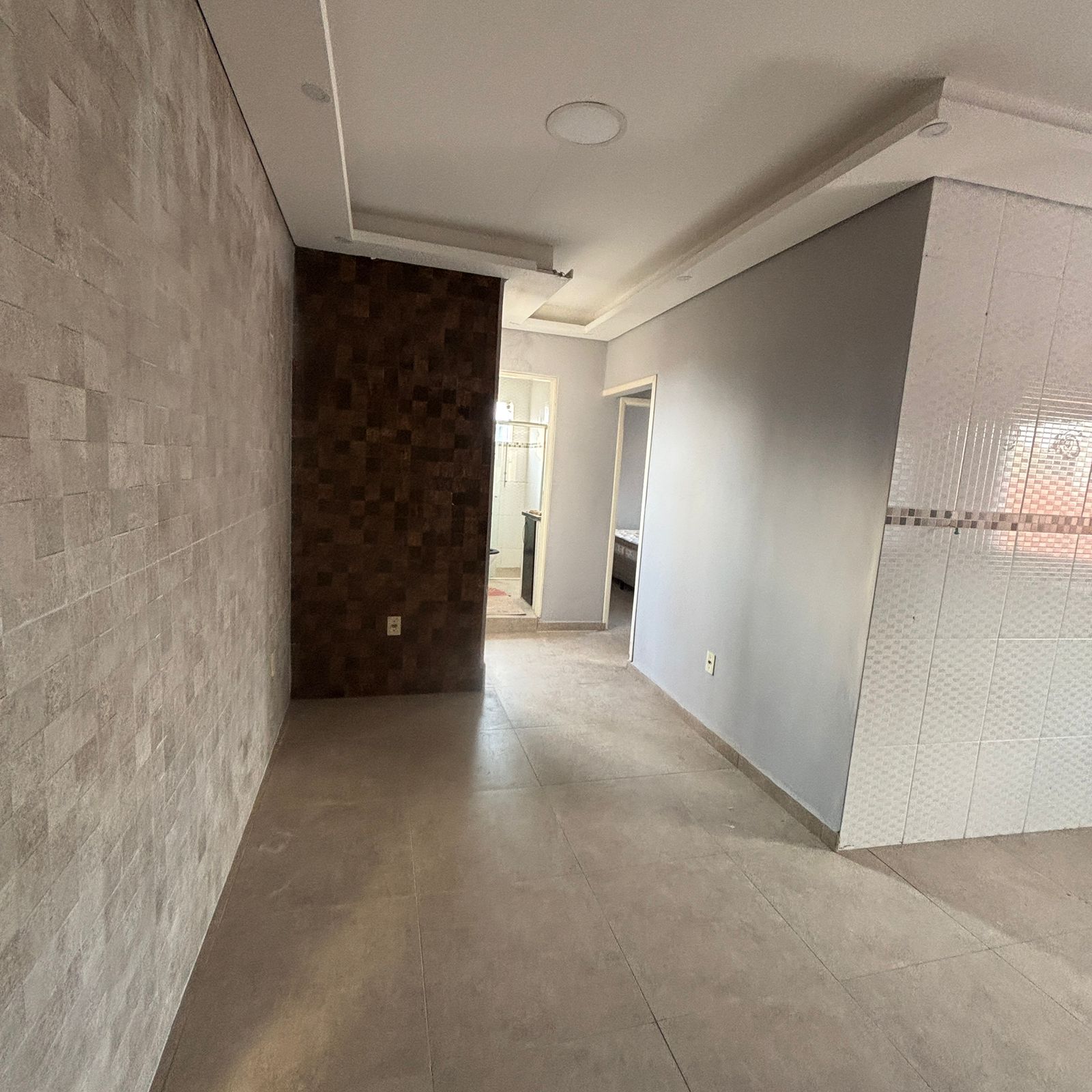 ALUGA-SE APARTAMENTO NO CENTRO
