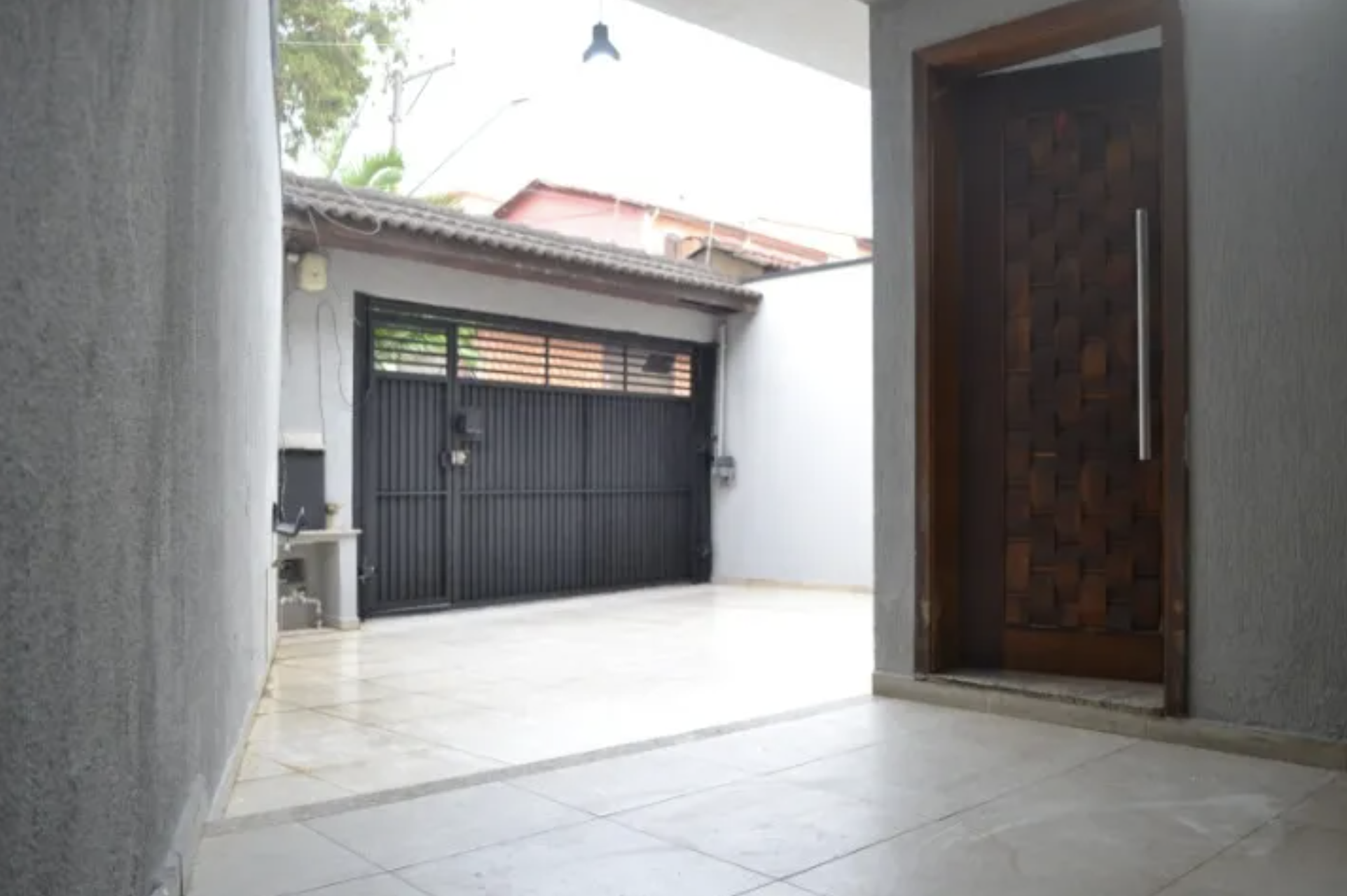 Casa com Piscina no Jardim Líbano: 3 Suítes e Lazer Completo