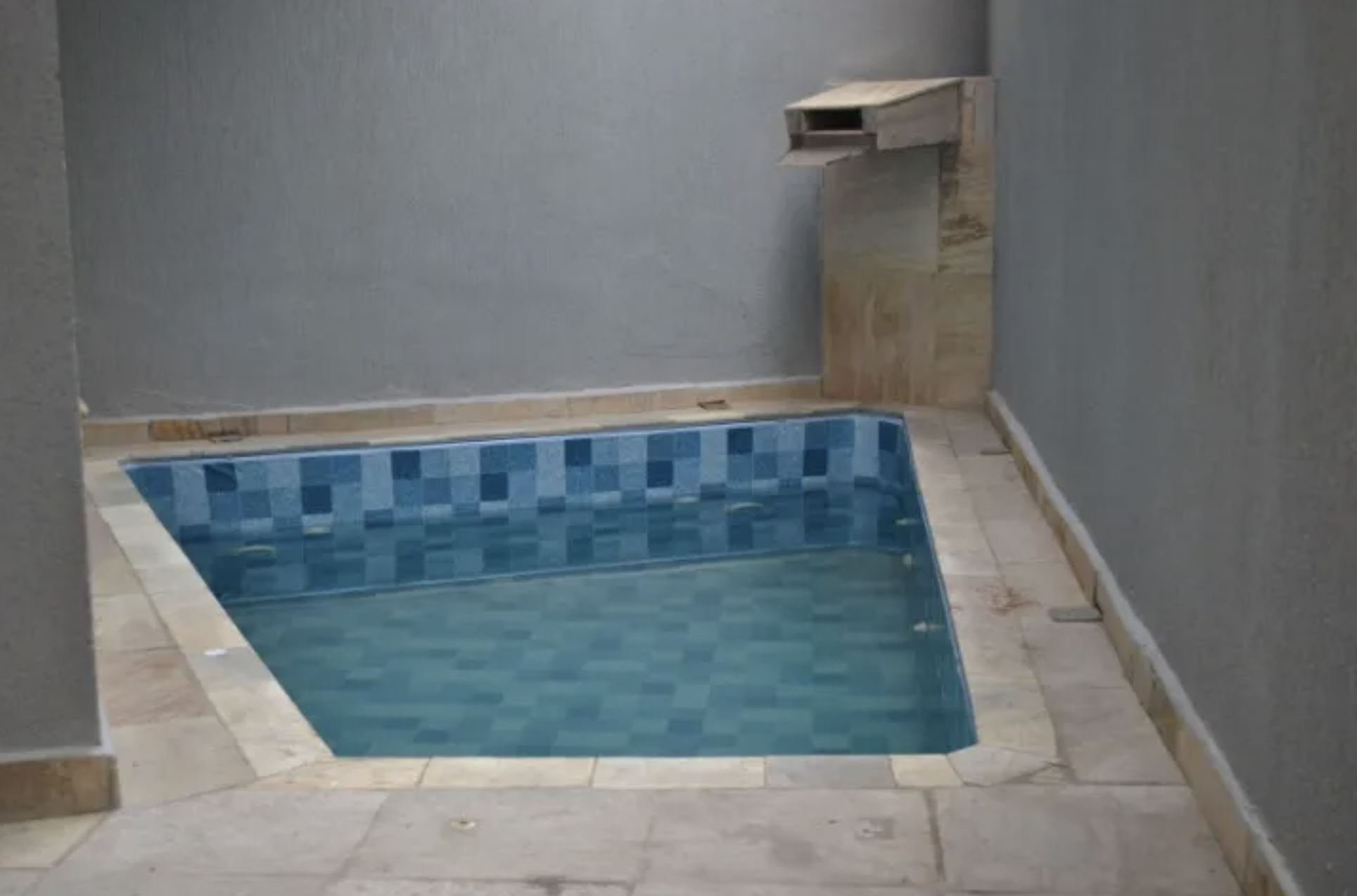 Casa com Piscina no Jardim Líbano: 3 Suítes e Lazer Completo