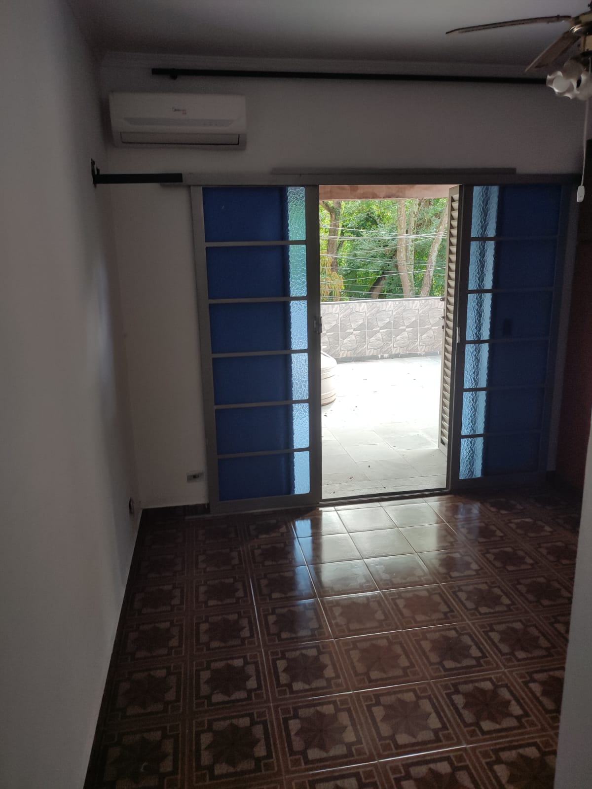 Sobrado Espaçoso em Pirituba: 3 Dorms, Edícula e o Quintal dos Seus Sonhos
