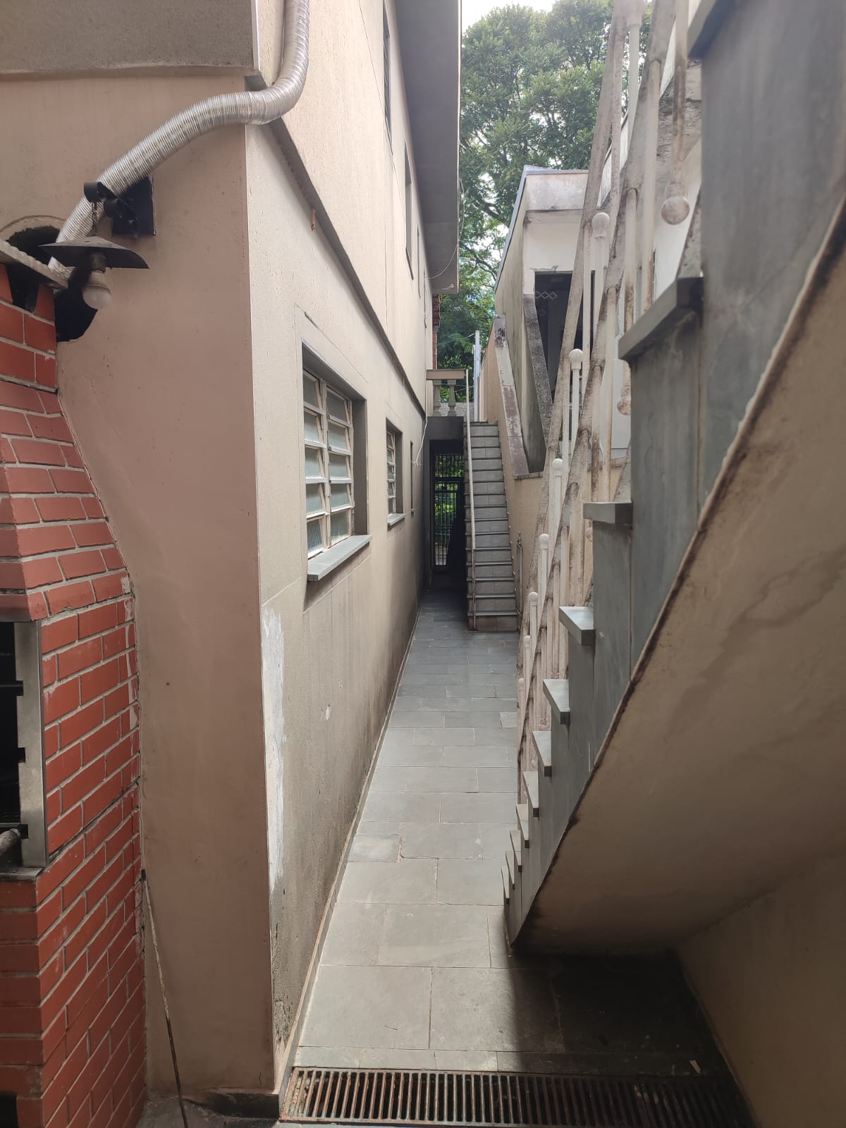 Sobrado Espaçoso em Pirituba: 3 Dorms, Edícula e o Quintal dos Seus Sonhos