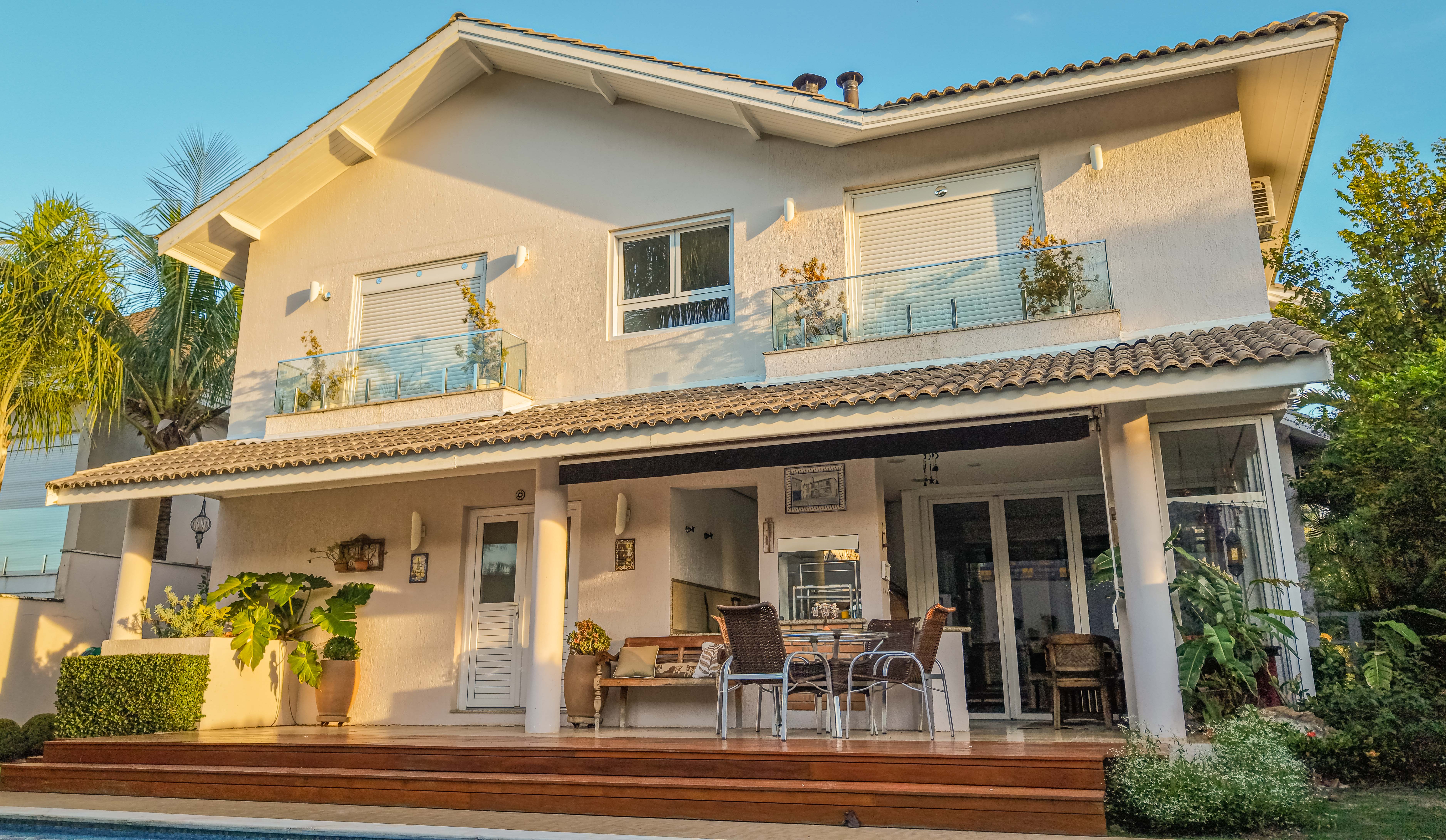 Luxo e Tecnologia no Tamboré 3: Mansão Contemporânea com 4 Suítes e Lazer Privativo