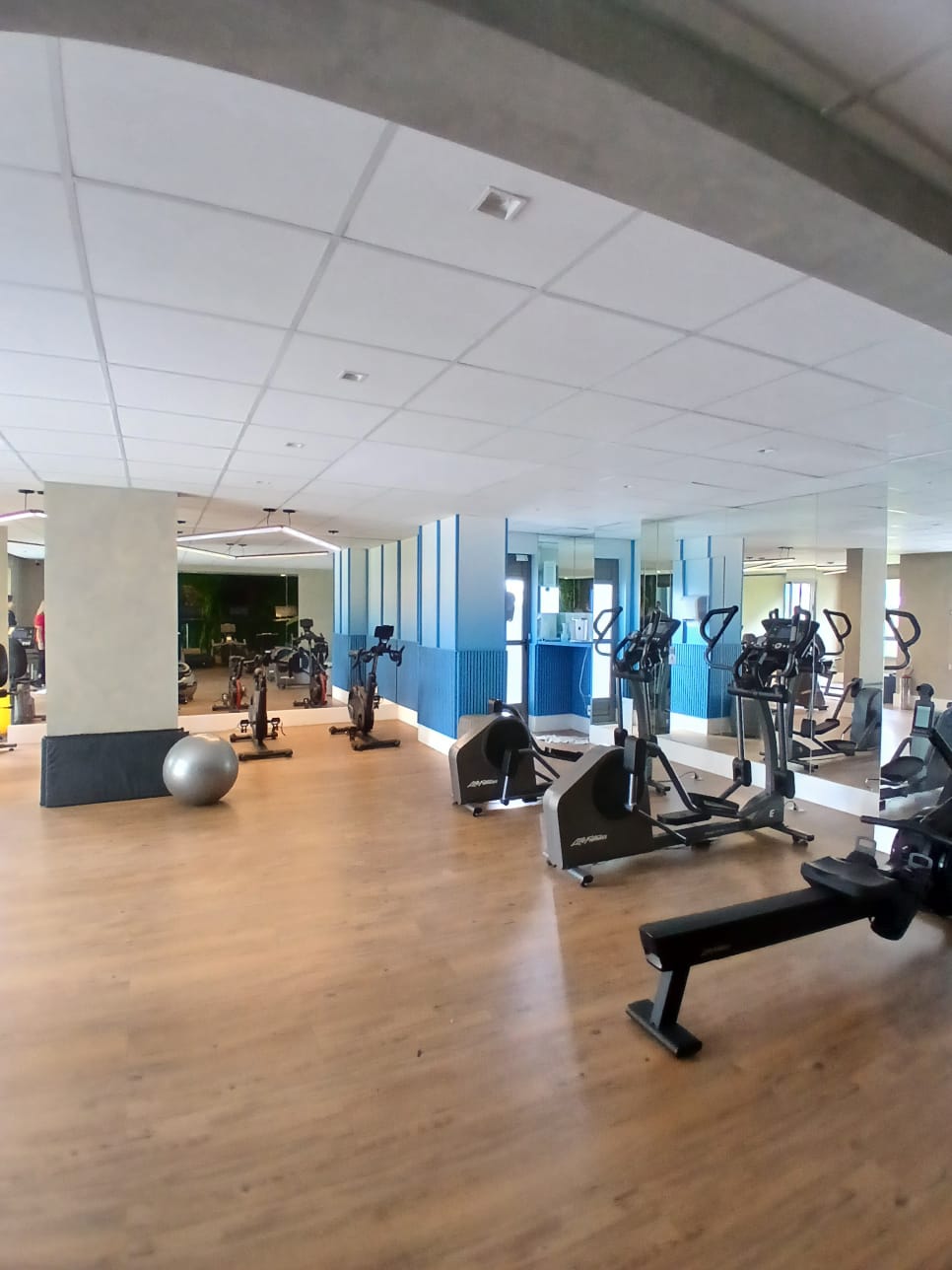 O Espaço de uma Casa com a Segurança de um Resort: 2 dormitórios com suíte no Unique Green!