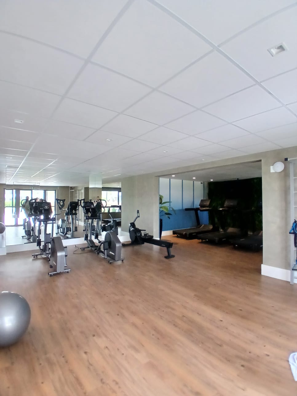 O Espaço de uma Casa com a Segurança de um Resort: 2 dormitórios com suíte no Unique Green!