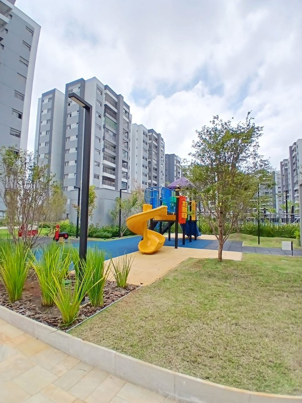 O Espaço de uma Casa com a Segurança de um Resort: 2 dormitórios com suíte no Unique Green!