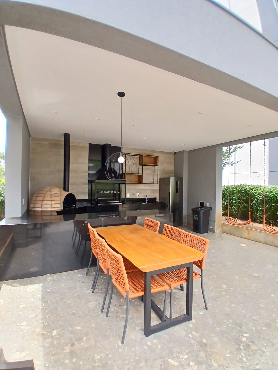 O Espaço de uma Casa com a Segurança de um Resort: 2 dormitórios com suíte no Unique Green!