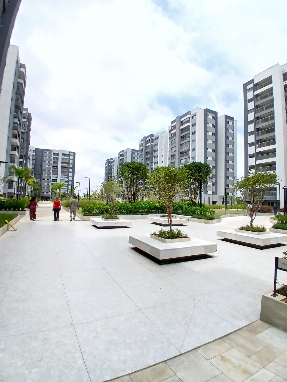 O Espaço de uma Casa com a Segurança de um Resort: 2 dormitórios com suíte no Unique Green!