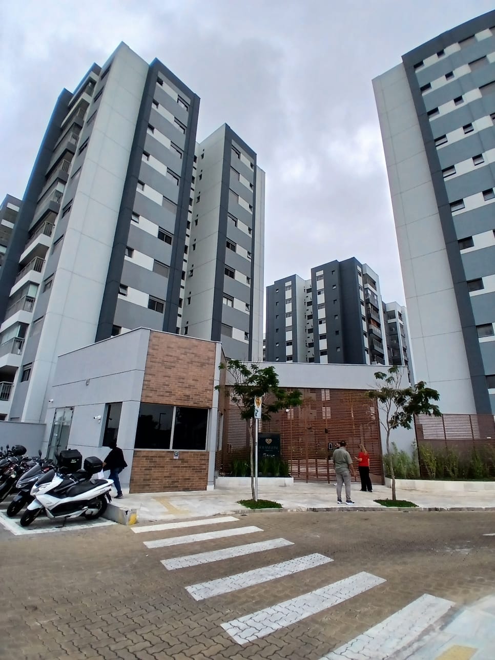 O Espaço de uma Casa com a Segurança de um Resort: 2 dormitórios com suíte no Unique Green!