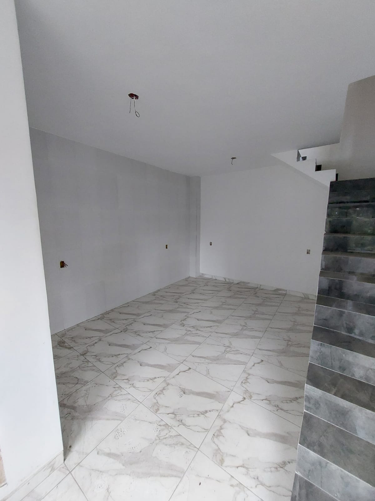 Sobrado de esquina Residencial / Comercial c/ Terraço - Próximo ao Monotrilho São Mateus e Jardim Colonial