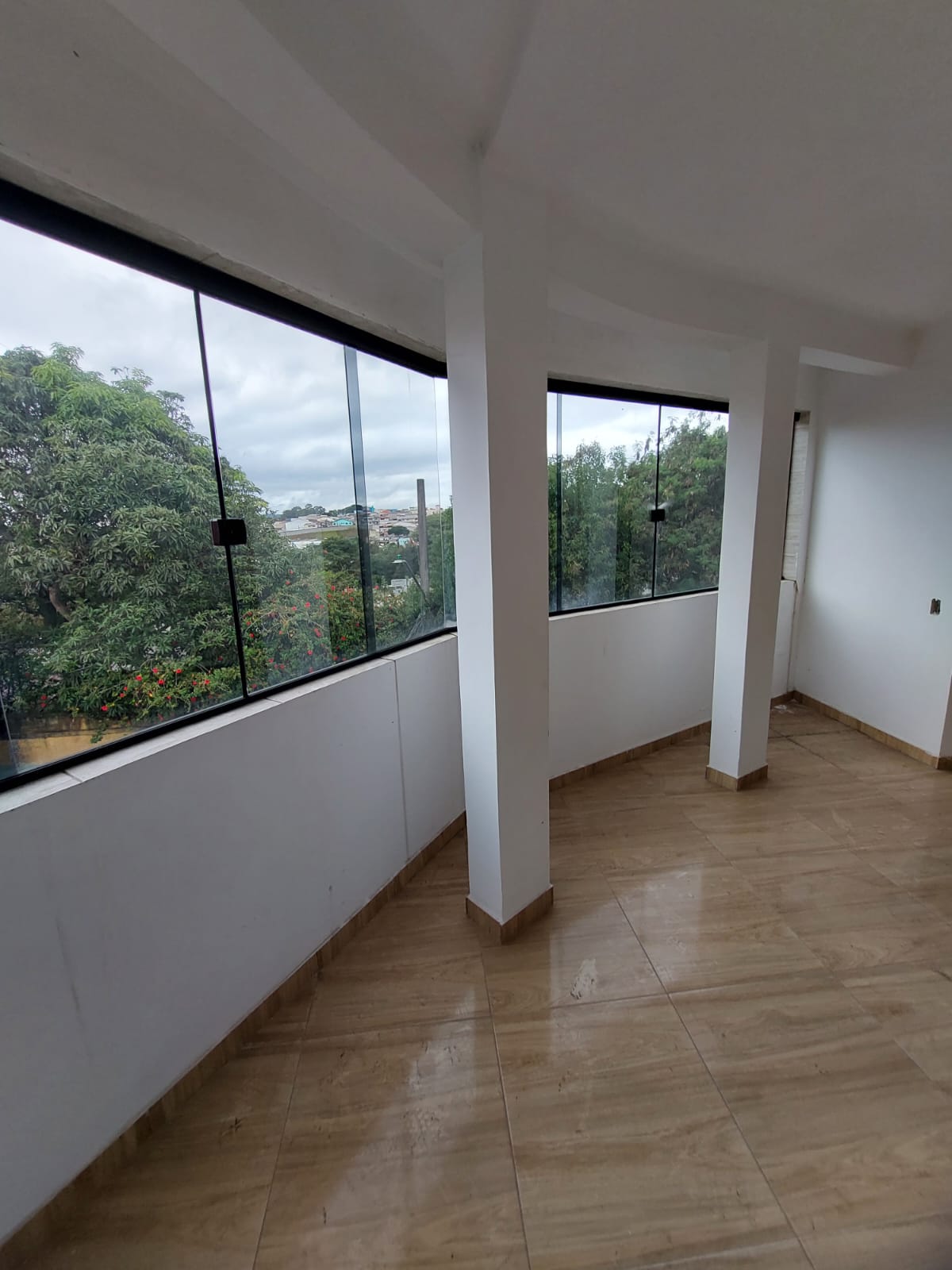 Sobrado de esquina Residencial / Comercial c/ Terraço - Próximo ao Monotrilho São Mateus e Jardim Colonial