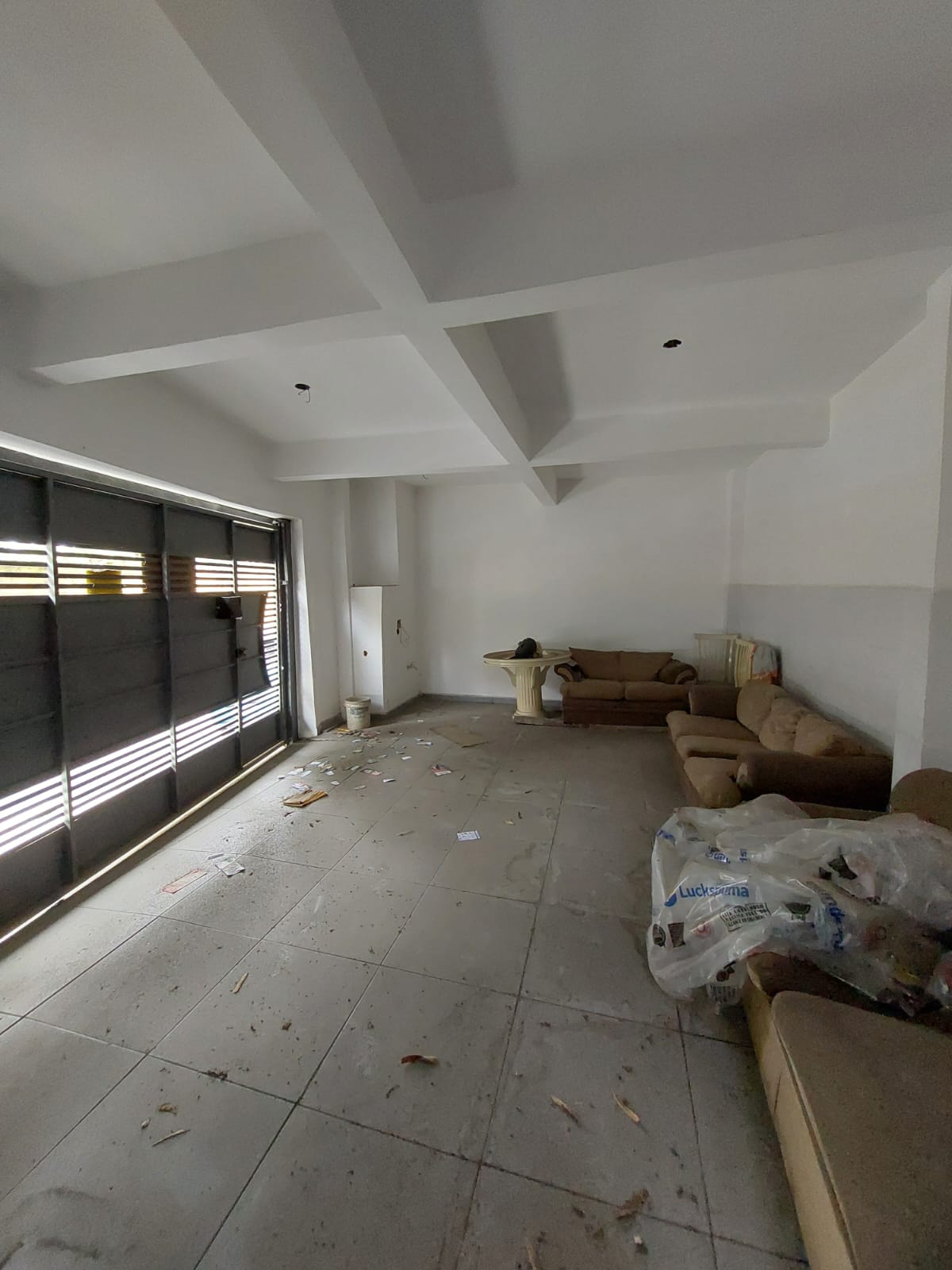Sobrado de Esquina Novo para Locação no Jardim Três Marias – 3 Quartos, 3 Banheiros e 2 Vagas